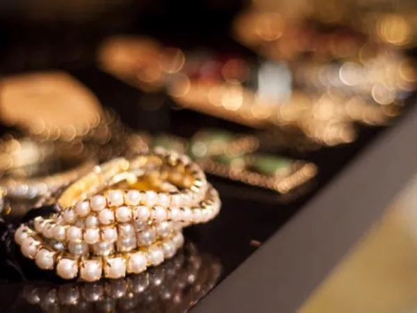 packing-jewelry-for-a-move