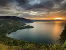 Sunset view of a Hawaiian bay, seen after moving cheaply to Hawaii.