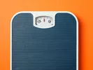 Scale, reading 0, on orange background, showing how you could measure moving weight guidelines.